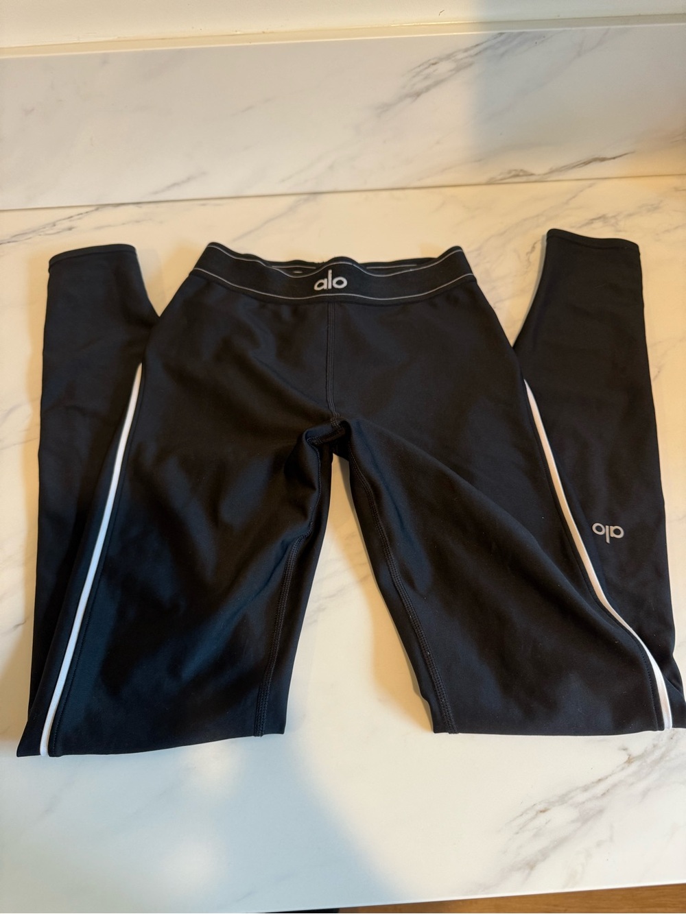 Alo black waistband logo leggings